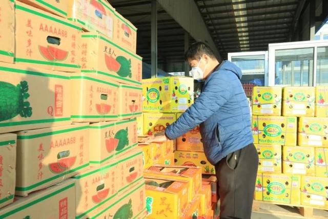 濰城區:農副產品展銷會開幕 市民采購“鮮貨”忙